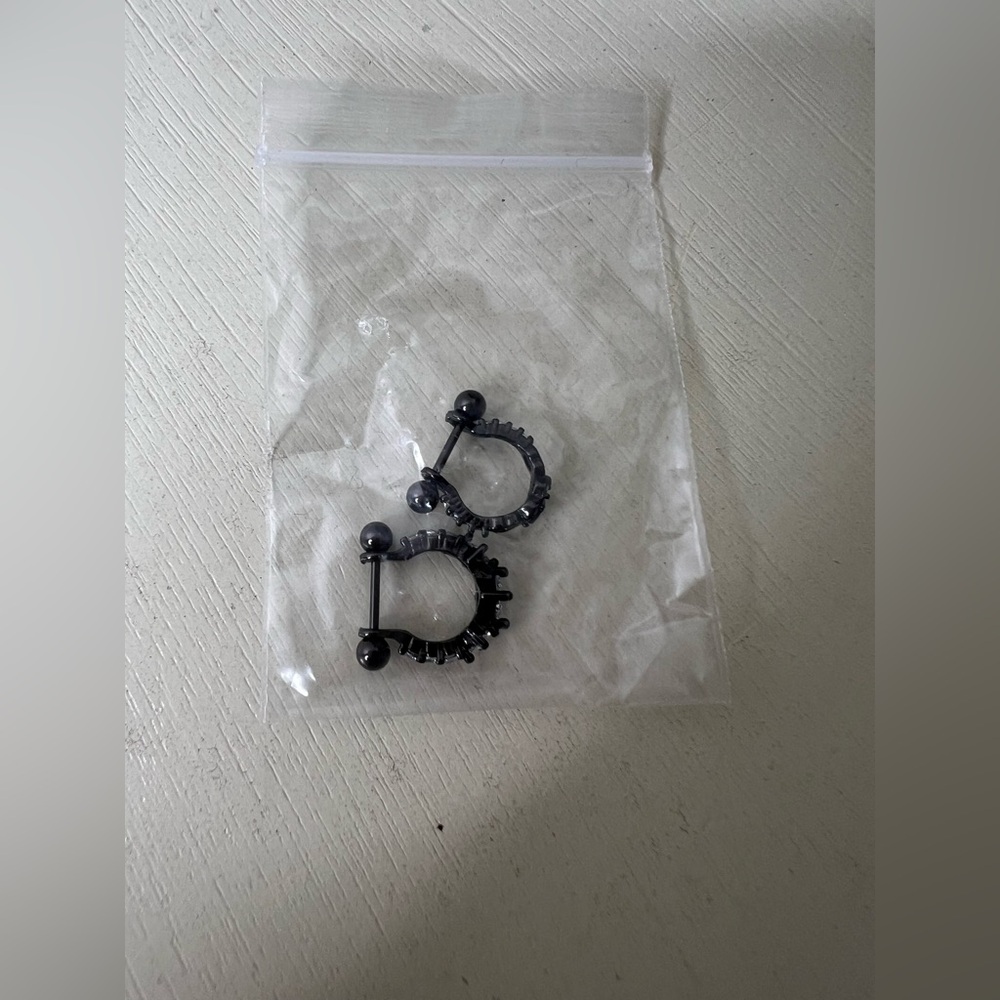 Brand New-“Chest” Rings - Picture 4 of 4